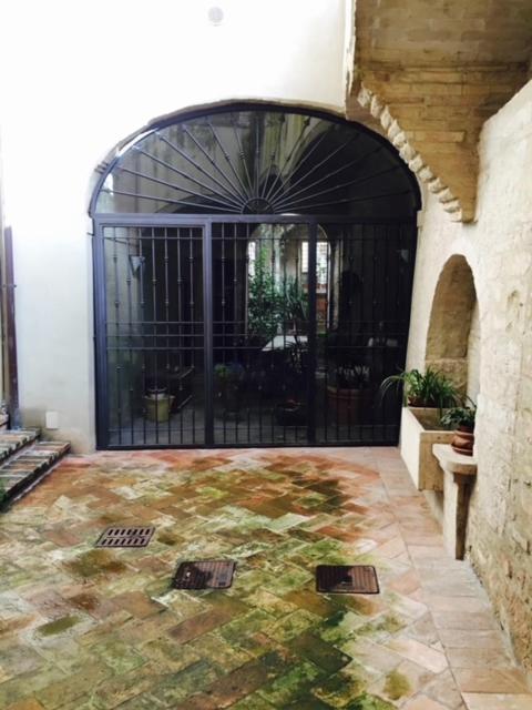 Antica Foligno 1600 Magic Apartment Bagian luar foto